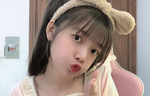 Cô gái ngây thơ tung clip thả thính đốn tim dân mạng